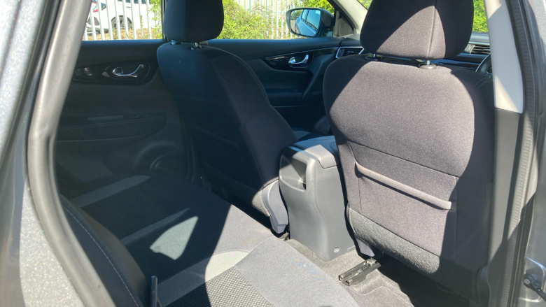 Nissan Qashqai 1.3 DiG-T Acenta Premium 5dr Petrol Hatchback